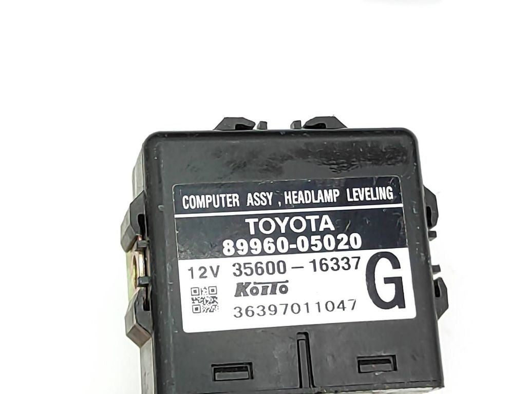 Toyota Avensis T250 2004 Light control module unit LCM 8996005020 