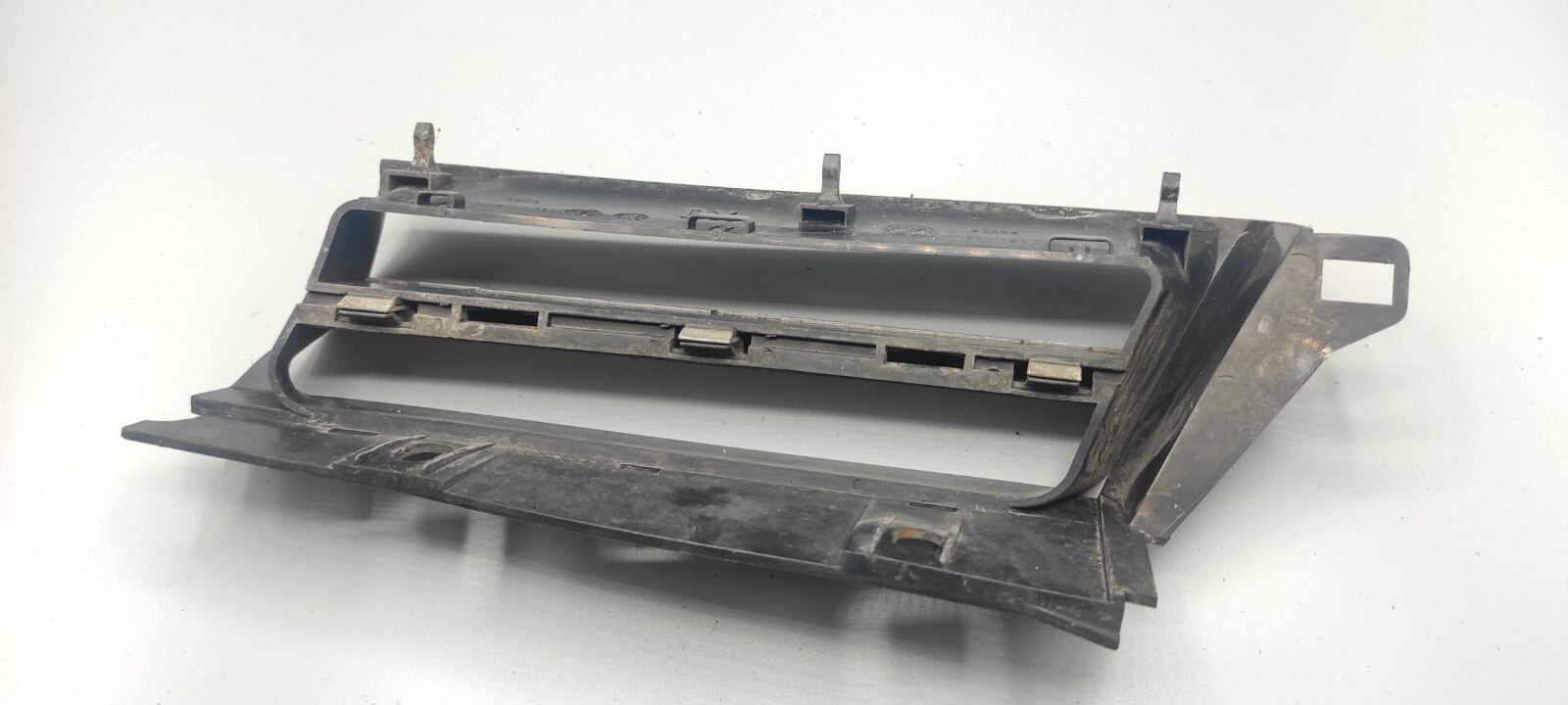 Alfa Romeo 156 SW 2.4JTD 110kW 2002 Front Right Upper Bumper Grill 156017391