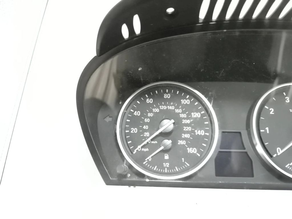 9177253 BMW 5 E60 E61 550i 2009 Petrol speedometer instrument cluster 