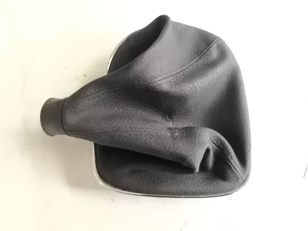 Alfa Romeo 147 1.9JTD 85kW 8V 2005 LHD Gear lever shifter trim leather  