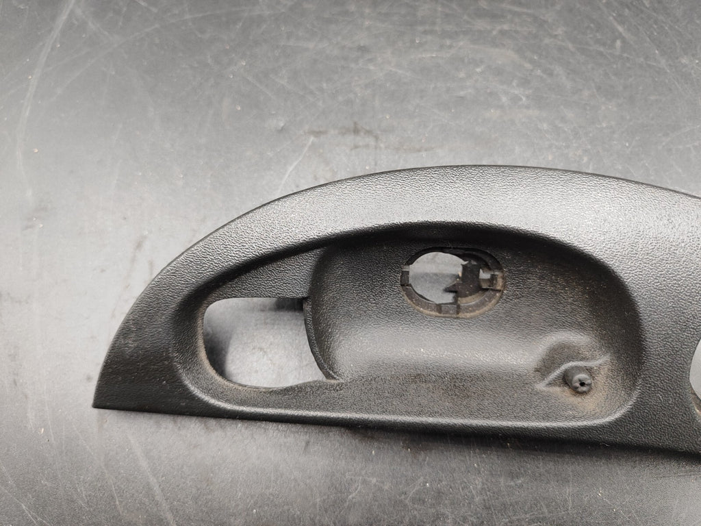 Alfa Romeo 147 1.9JTD 88kW 2004 Front Left Door Interior Handle Trim 735300210