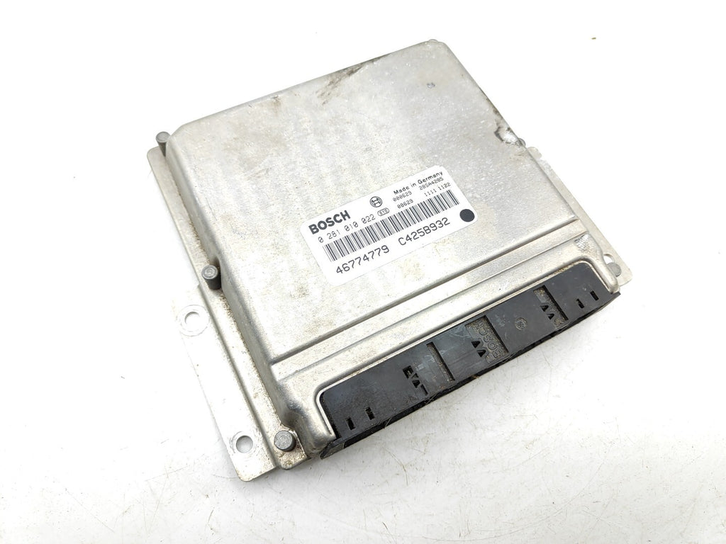 Alfa Romeo 156 2.4JTD SW 2000 Engine Control Module ECU 46774779 0281010022