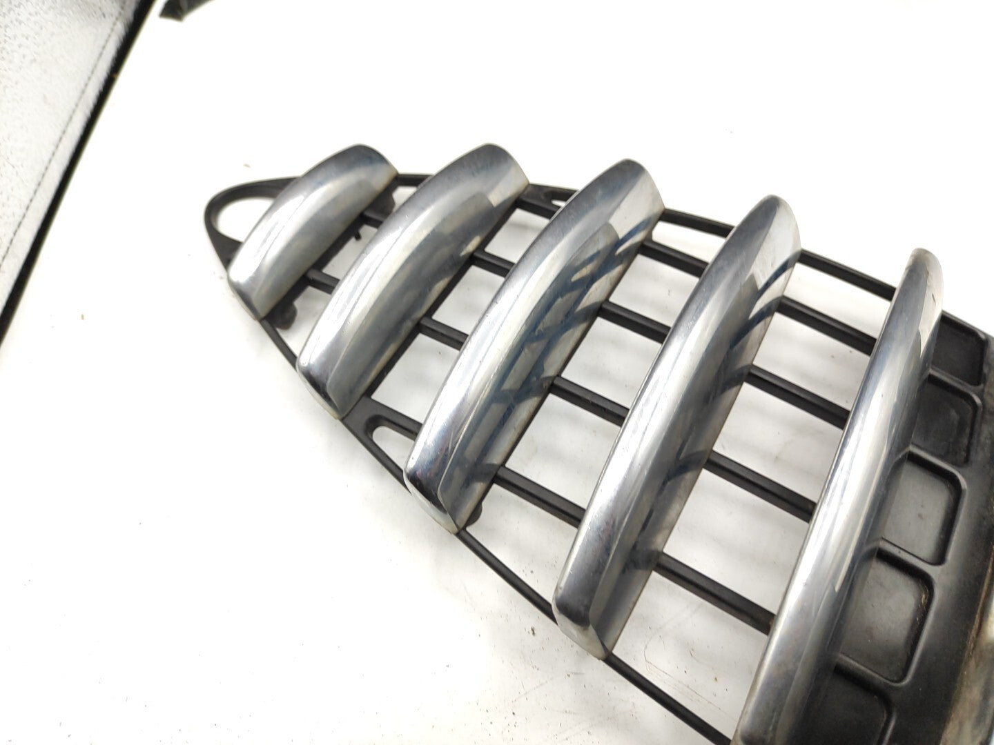 Alfa Romeo 147 2.0TS 110kW 2002 Front Bumper Center Grill Chrome 46556597