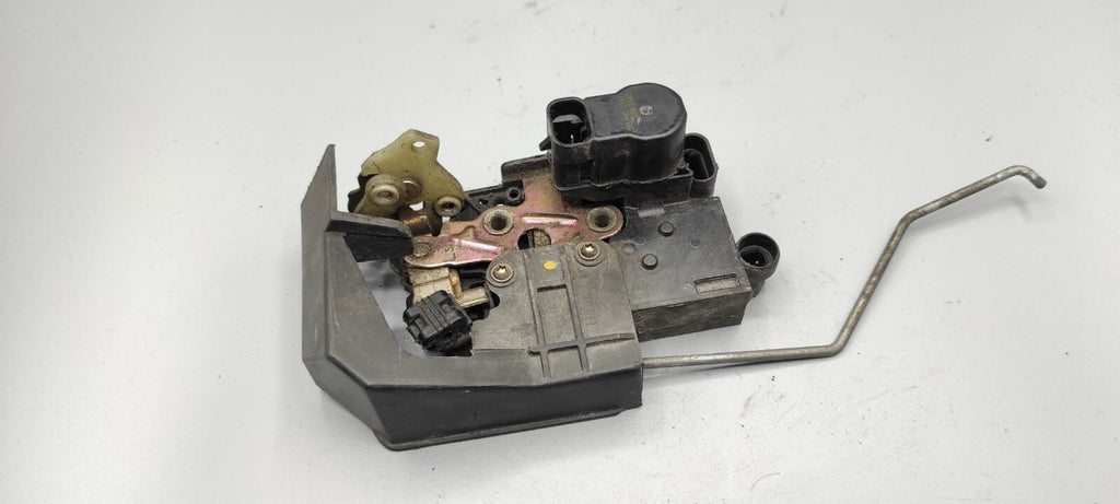 Alfa Romeo 156 SW 2.4JTD 110kW 2002 LHD Front Left Door Lock Latch 18110241