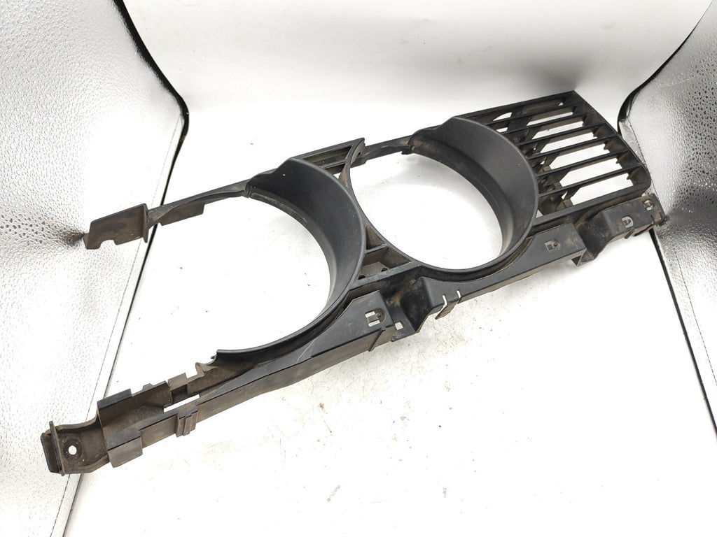 BMW 5 Series E34 Petrol 1988 Front Right Side Headlight Grill 843175