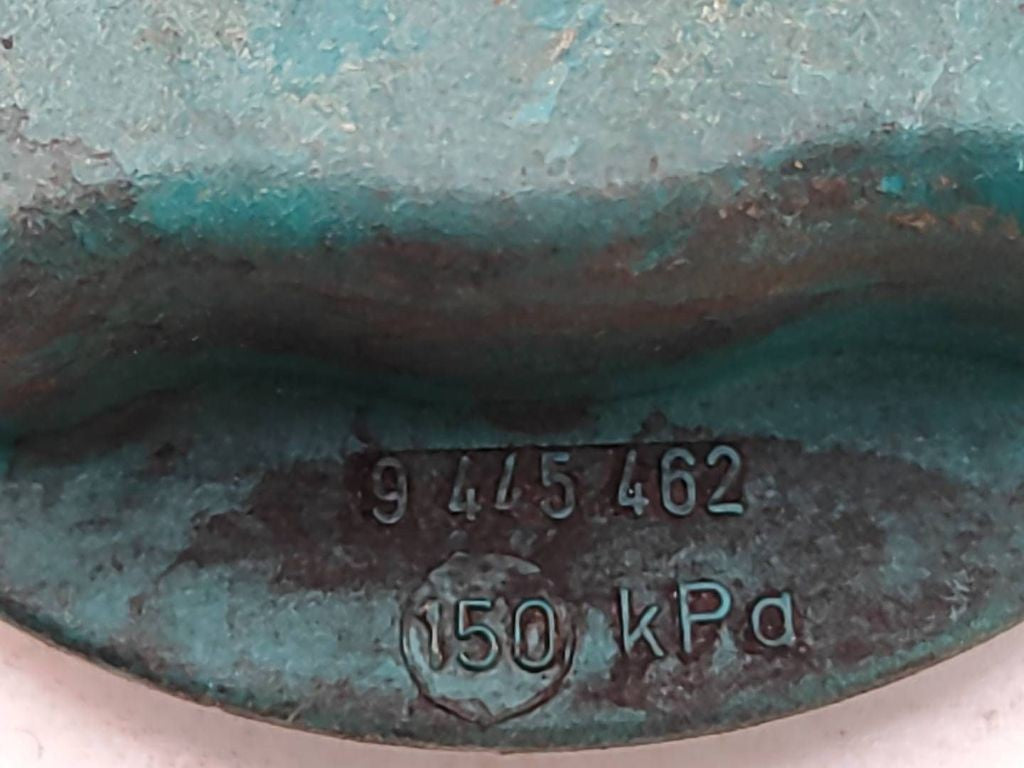 Volvo S70  V70  V70 XC 1999 Water coolant tank reservoir cap 9445462 