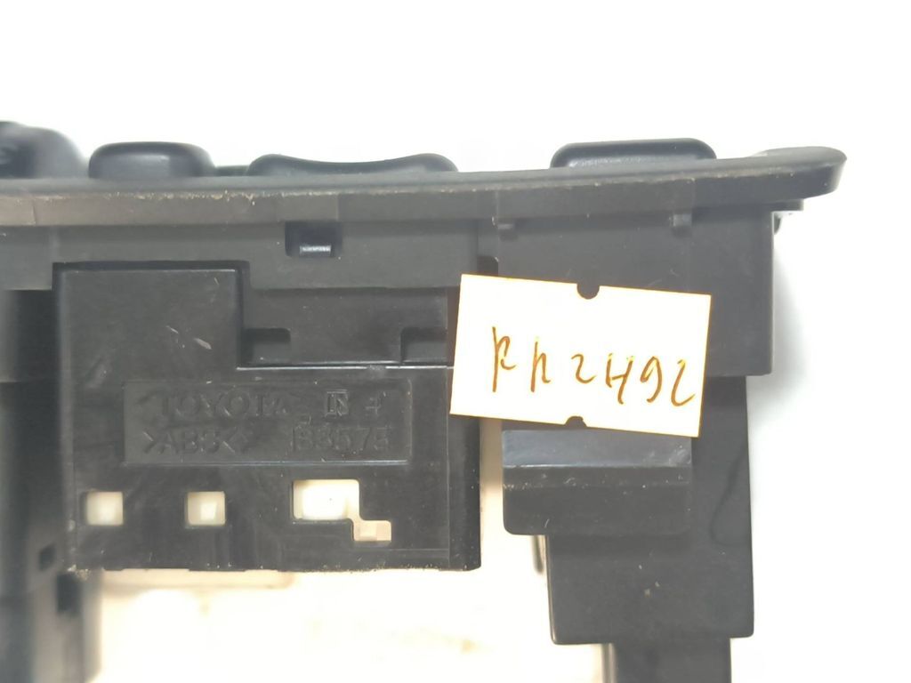 Toyota Avensis T250 2006 Wing mirror switch button 777669 