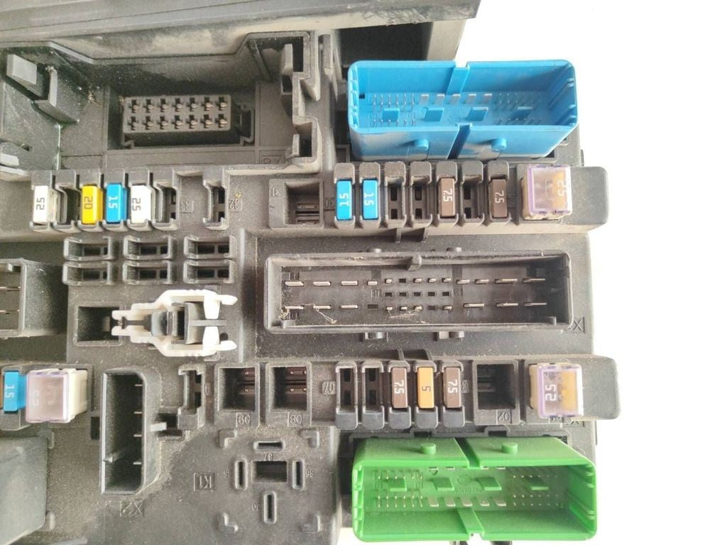 Opel Astra H 2005 Fuse module 13115937 