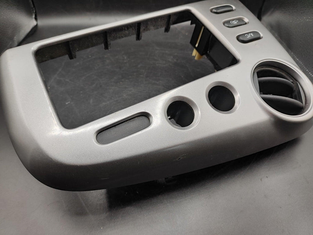 Pontiac Vibe 2004 LHD Dashboard Radio Surround Trim A/C Switch Air Vent Grill