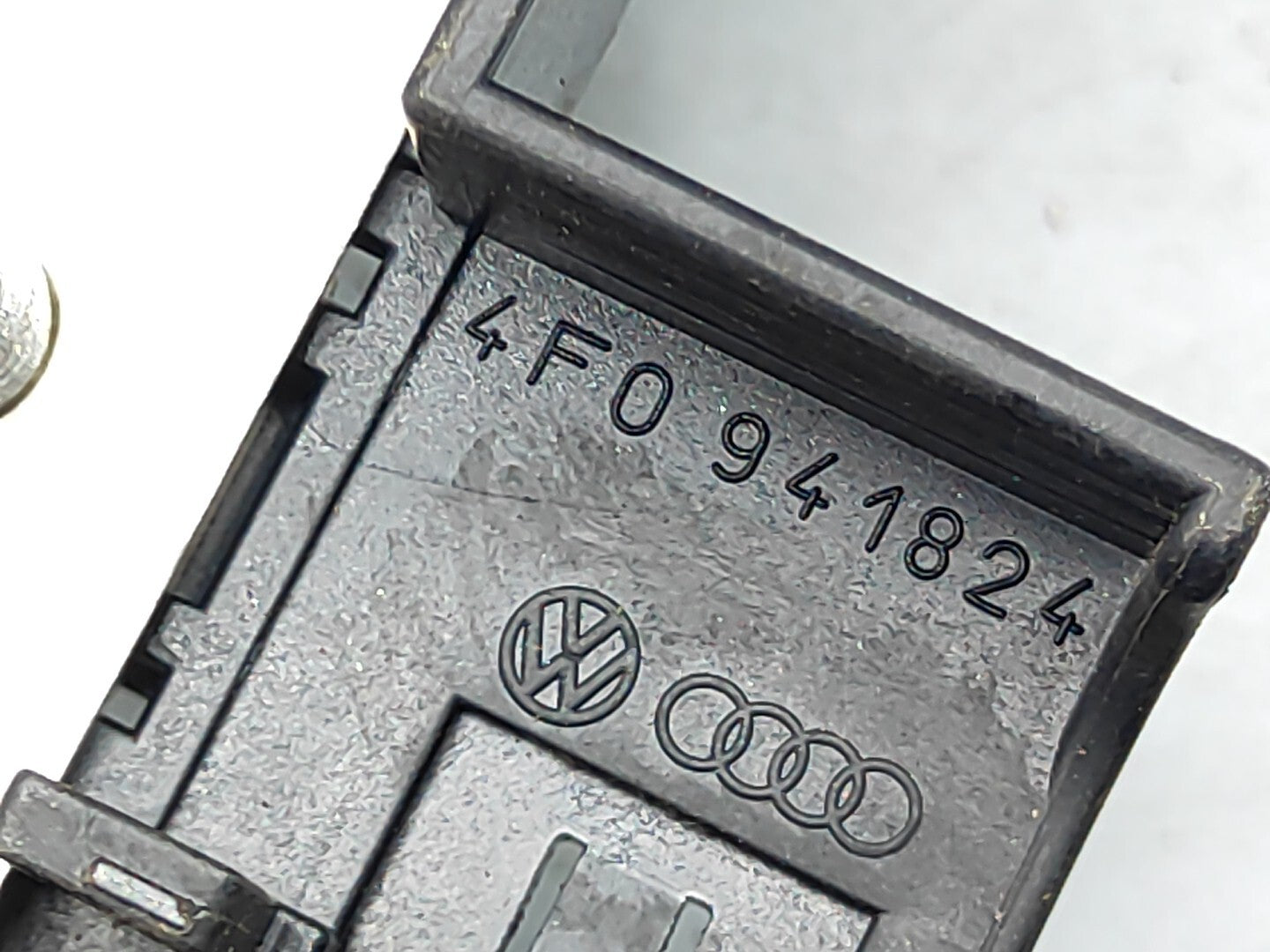 Audi A6 C6 2.7 TDI V6 2006 fuse box module 4F0941824 / 4F0 941 824