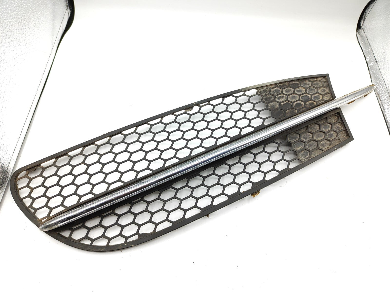 Alfa Romeo 147 1.9JTD 103kW 16V 2004 Front Right Bumper Grill 46557853