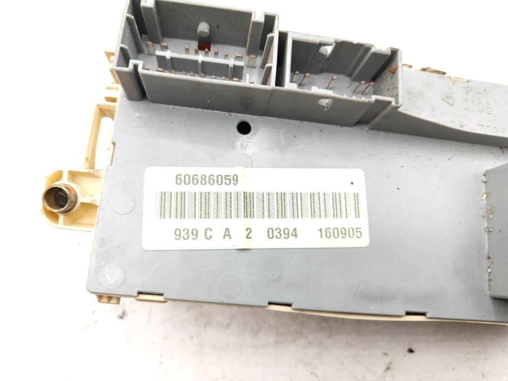 Alfa Romeo 159 2006 Fuse box unit relay module 60686059 
