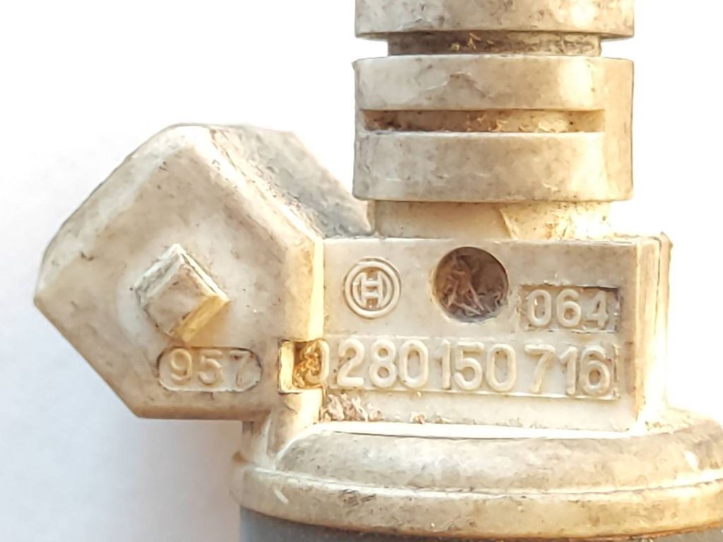 BMW 5 E34 1993 Petrol fuel supply injector 0280150716 
