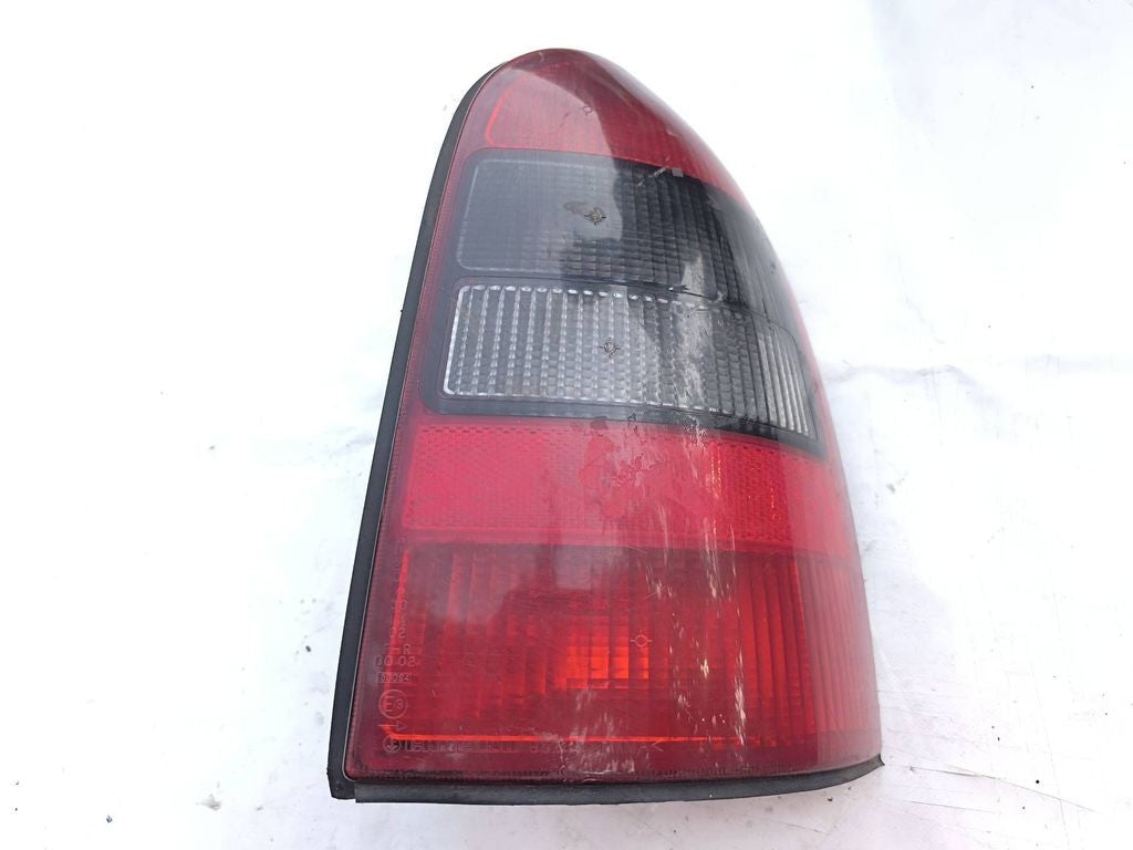 Opel Vectra B Estate 2001 rear right tail light lamp 09153155 