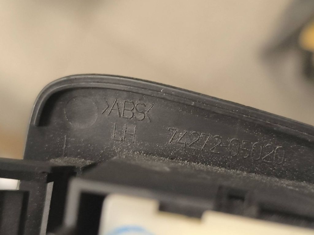 Toyota Avensis T250 2006 Electric window control switch 7427205020 