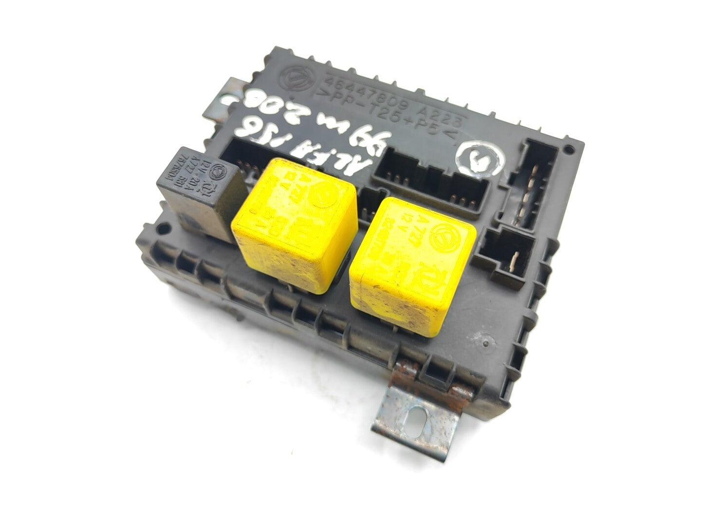 Alfa Romeo 156 2.0TS 2000 Fuse Relay Module Unit 46447809