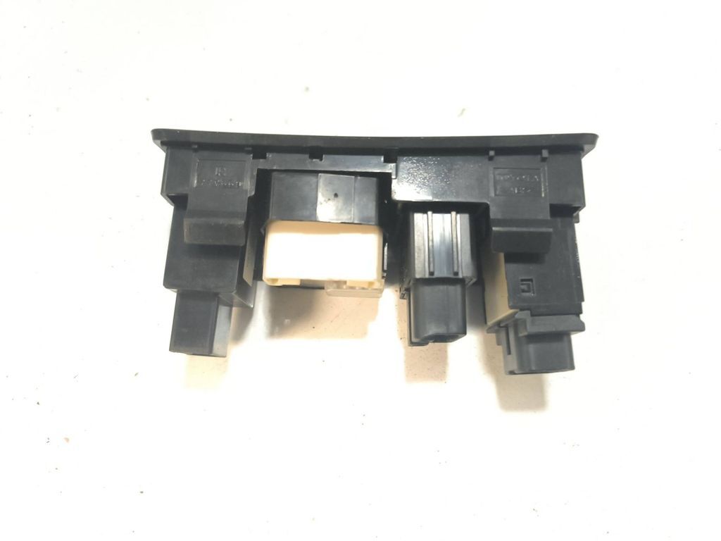 Toyota Avensis T250 2006 Wing mirror switch button 777669 