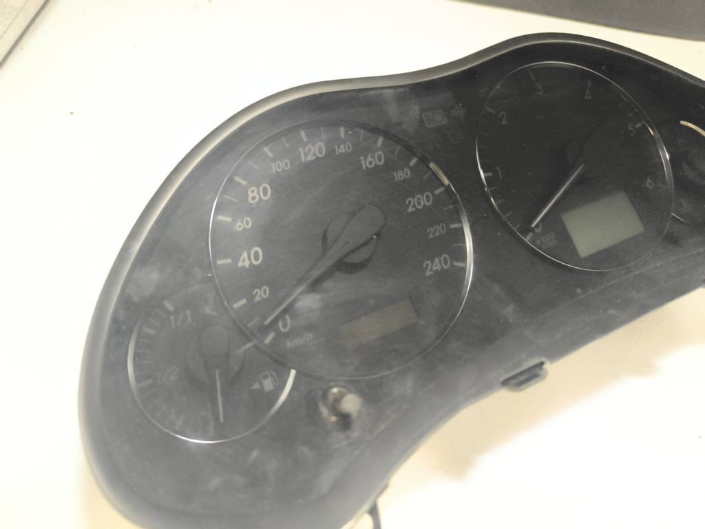 Toyota Avensis T250 2006 speedometer instrument cluster 8380005C00C 