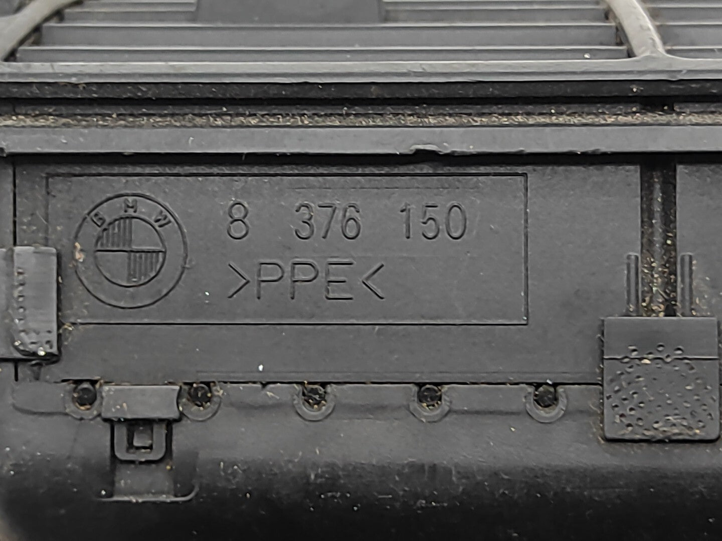 BMW 5 SERIES E39 530D 142kW Estate 2000 Rear Center Console Air Vent 8376150