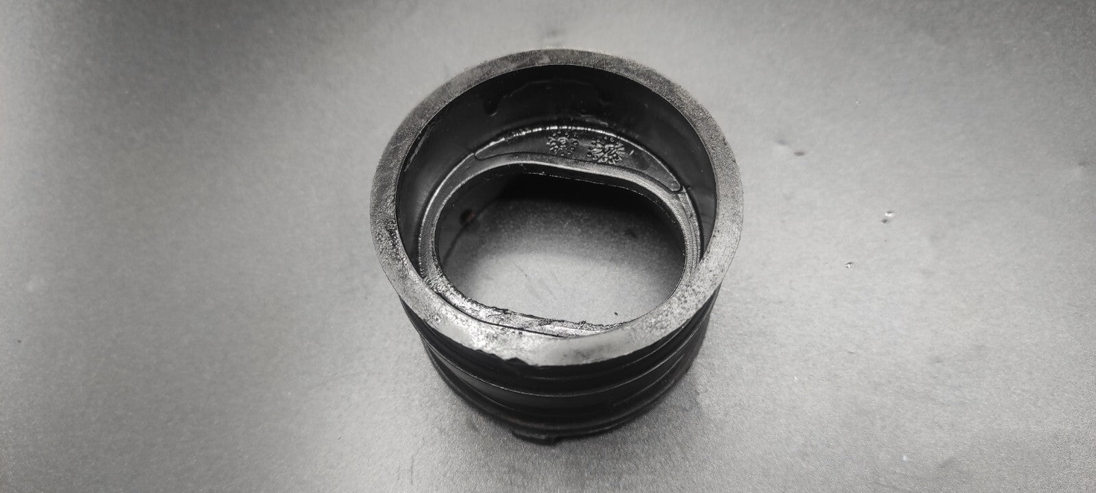 Alfa Romeo GT 2.0 JTS 122kW 2005 Petrol Engine Intake Manifold Rubber Pipe