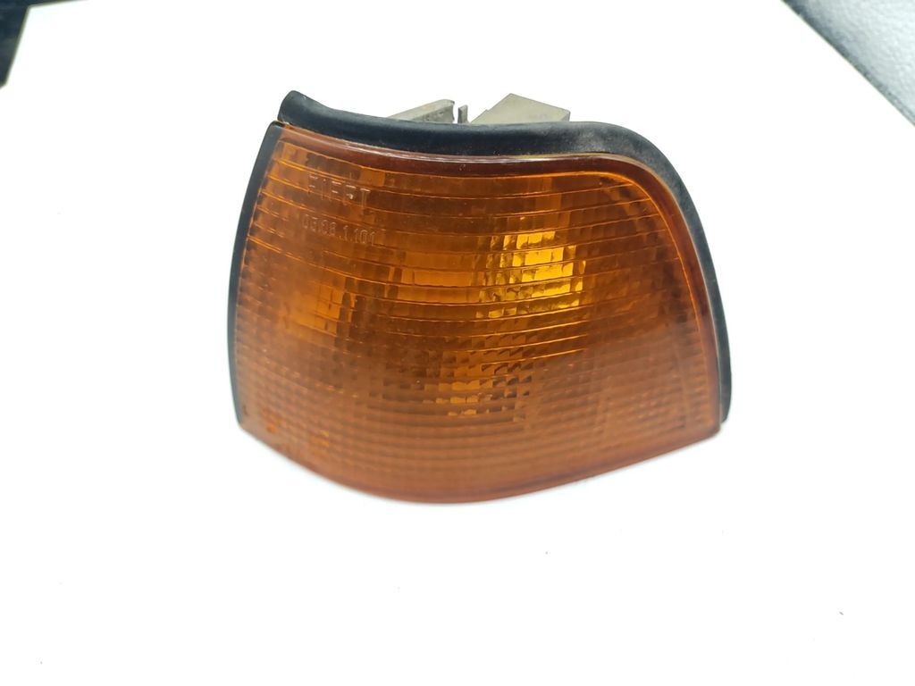 BMW 3 E36 1992 front left turn indicator light 05081101 