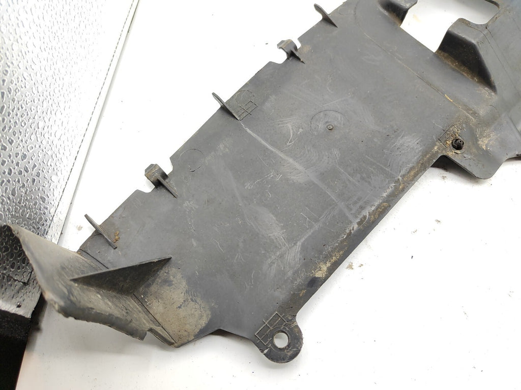 Ford Focus MK1 1.6i 74kW 100PS 2001 Radiator Air Deflector 2M5116613AC