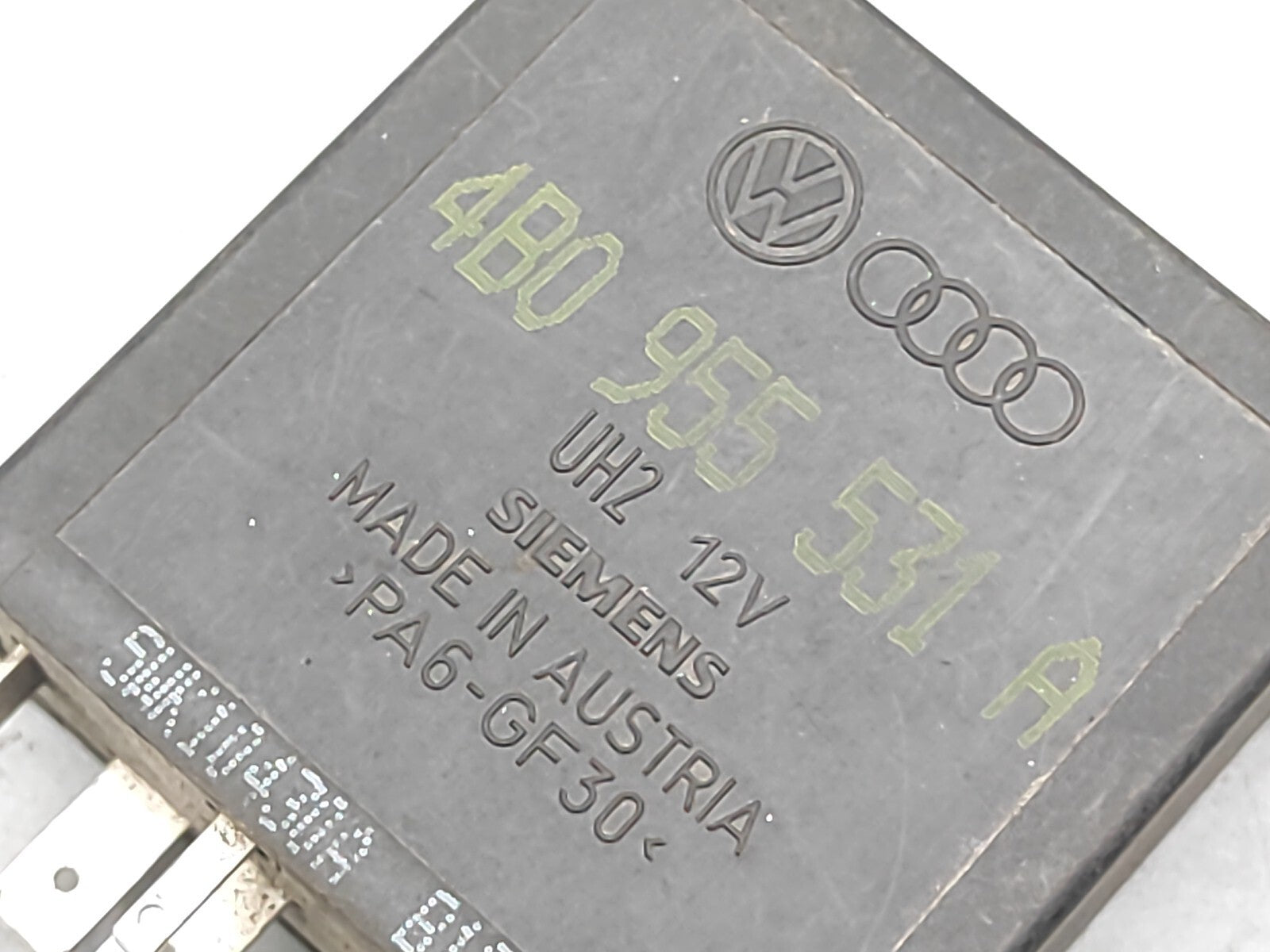 Volkswagen Passat B5 1999 Windshield Wiper Module ECU Relay 4B0955531A