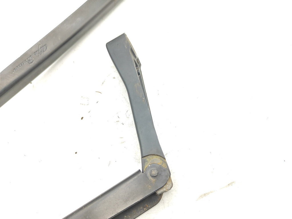 Alfa Romeo GT 2.0JTS 122kW 2005 LHD Windshield Wiper Blade Arm