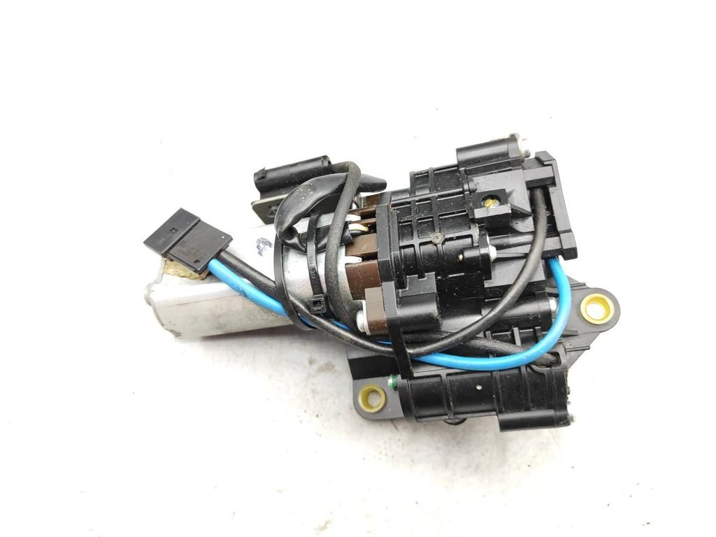 BMW 5 E60 E61 2006 LHD Steering column adjust motor 12V500051 
