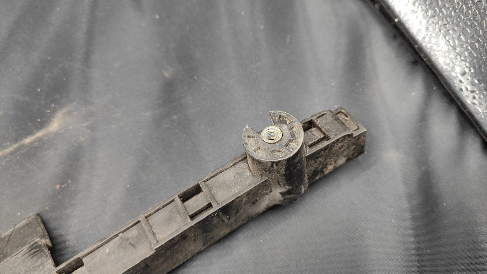 Alfa Romeo 147 1.9JTD 2004 Front Right Door Window Guide 46553910