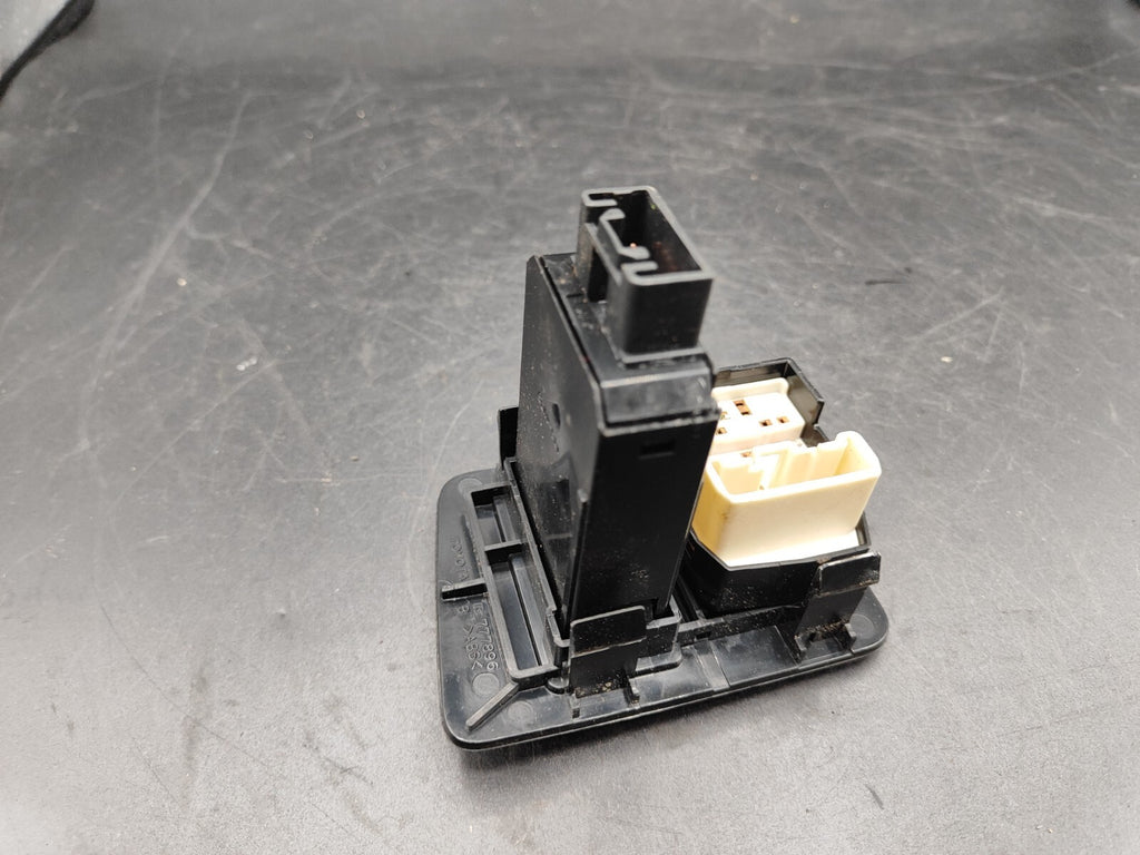 Pontiac Vibe 2004 LHD Wing Mirror Control Switch Button 777896
