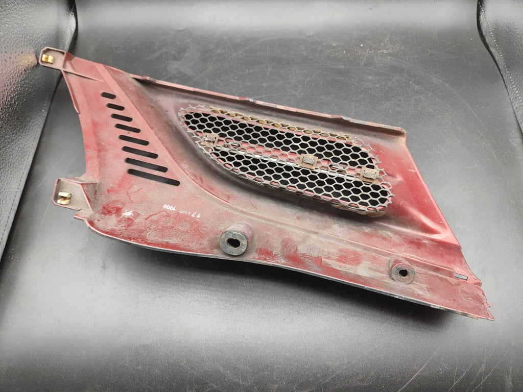 Alfa Romeo 166 2.4JTD 110kW 2003 Front Left Bumper Upper Grill 156016558 RED