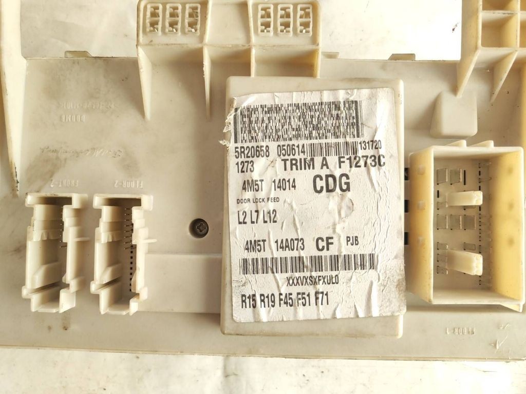 Ford Focus 1.6TDCI 2006 Fuse module 4M5T14A073CF 