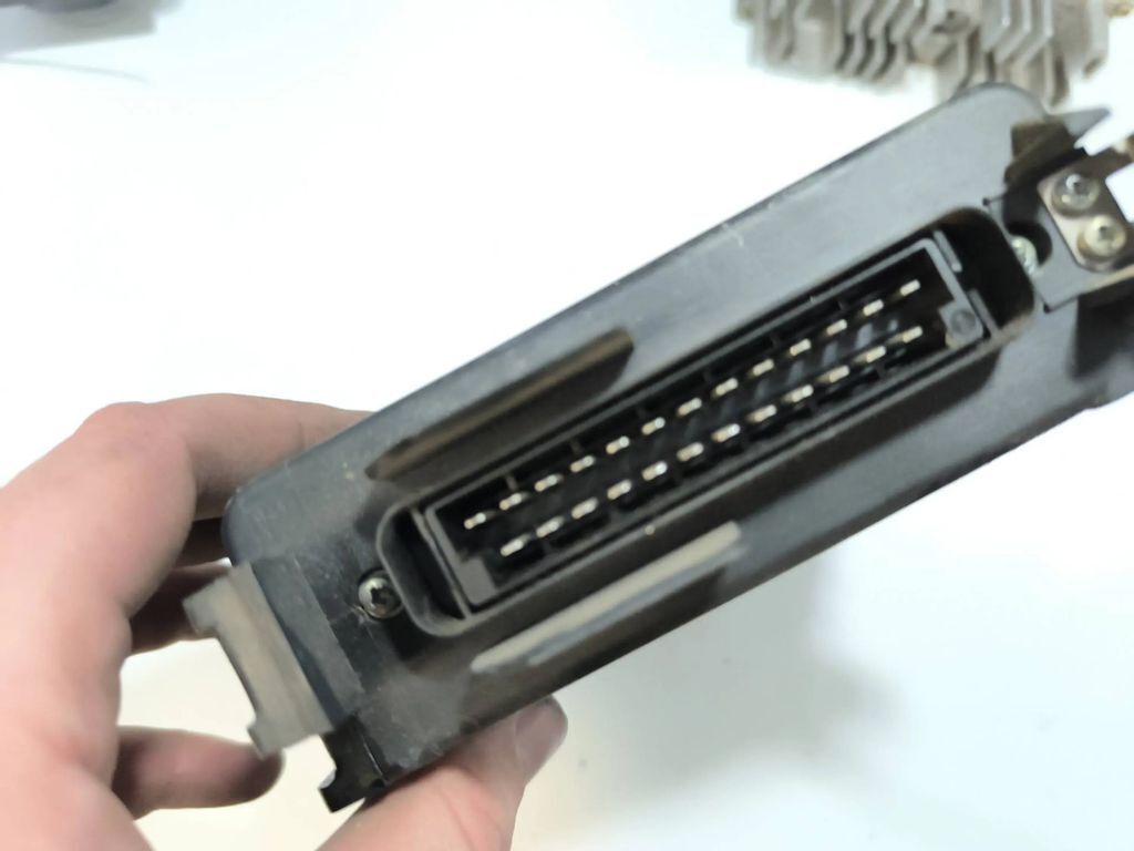 Audi 80 90 S2 B4 Petrol 1993 Engine control unit module ECU 811906264A 