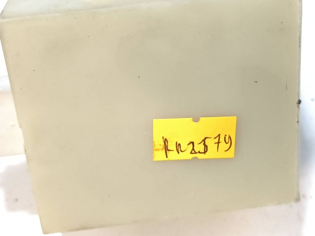 Toyota Avensis T250 2006 door control unit module 8974105070 