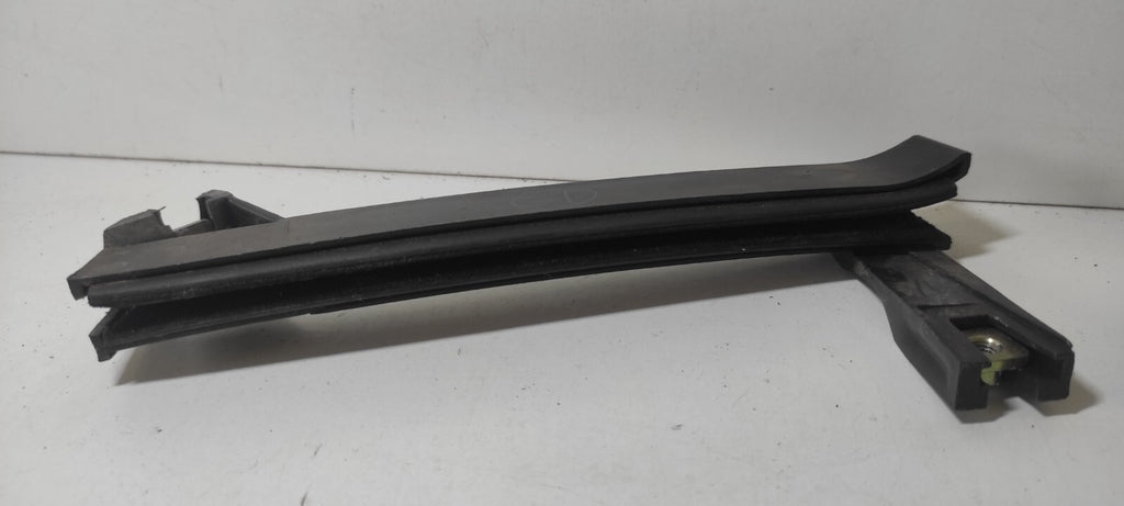 Alfa Romeo 147 1.9JTD 2002 Rear Door Window Guide 46556812