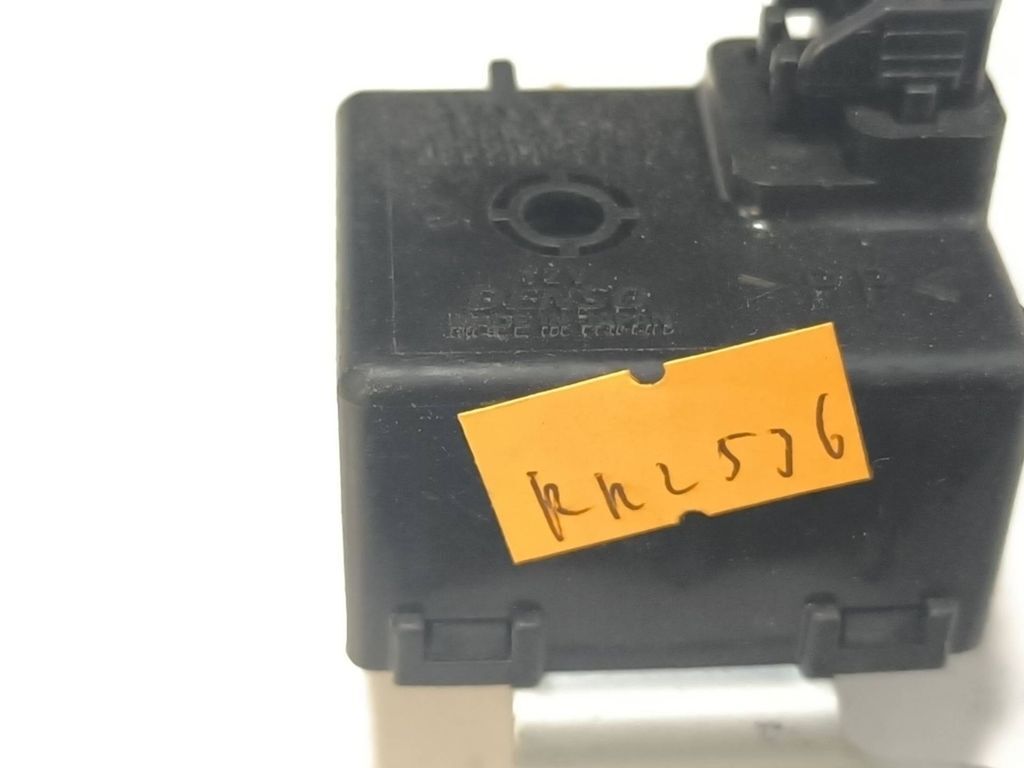 Toyota Avensis T250 2.2D-CAT 2006 relay 8665013010 