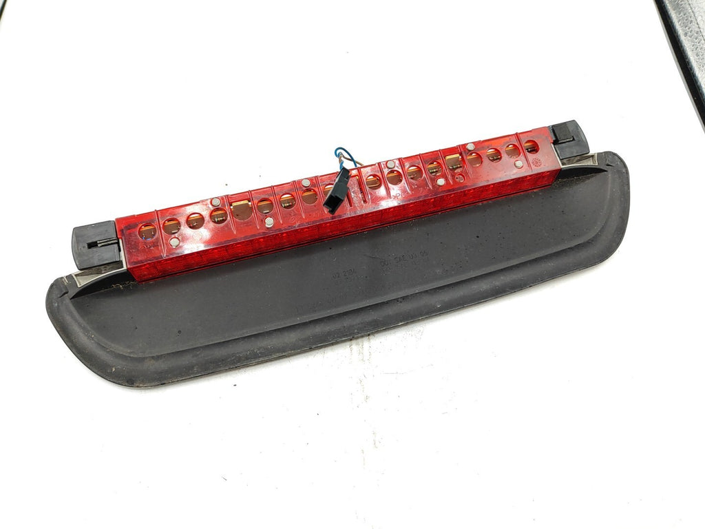 BMW E90 E91 330D 170kW 2006 Rear third brake light 69466149 6946614