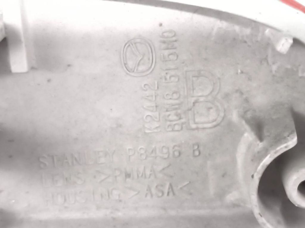 Mazda 3 III BM BN 2.0i 121kW 2014 rear light reflector P8496B 