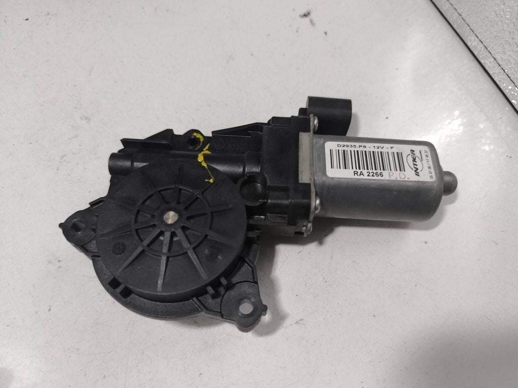 Alfa Romeo 159 2007 front right window regulator motor D2935P8 