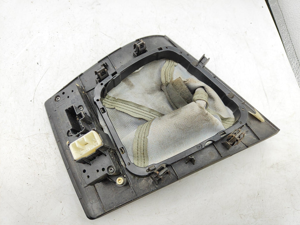 Alfa Romeo 159 2007 Knob Shifter Surround Trim Leather 156067821 GOLDEN