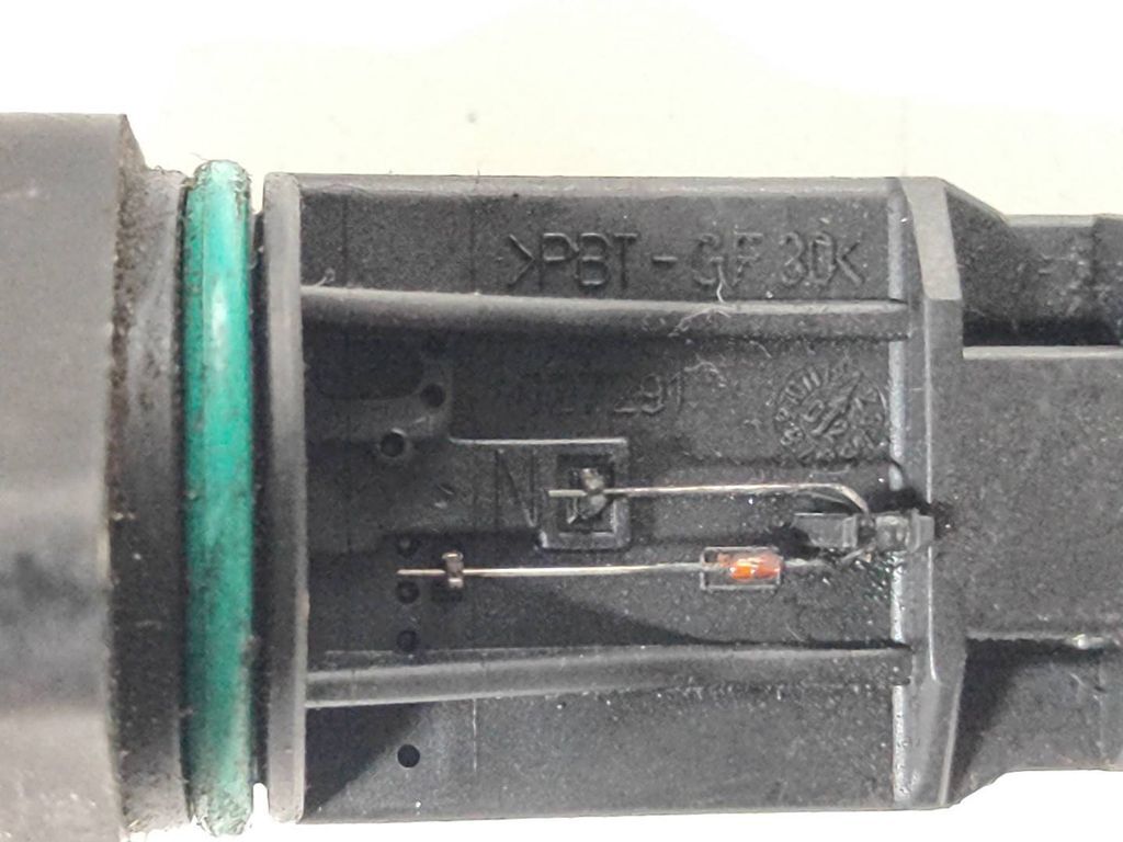 Volvo S60 2004 Diesel MAF mass air flow meter sensor F00C2G2064 