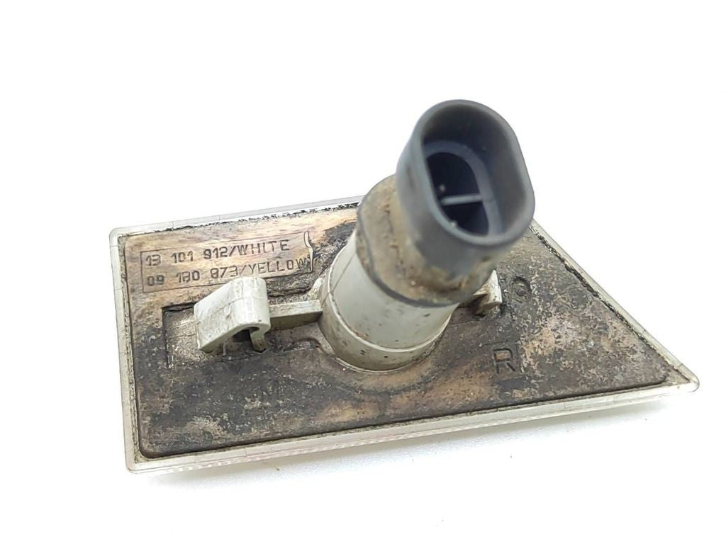 Opel Vectra C 2004 front right fender turn indicators light 13101912 