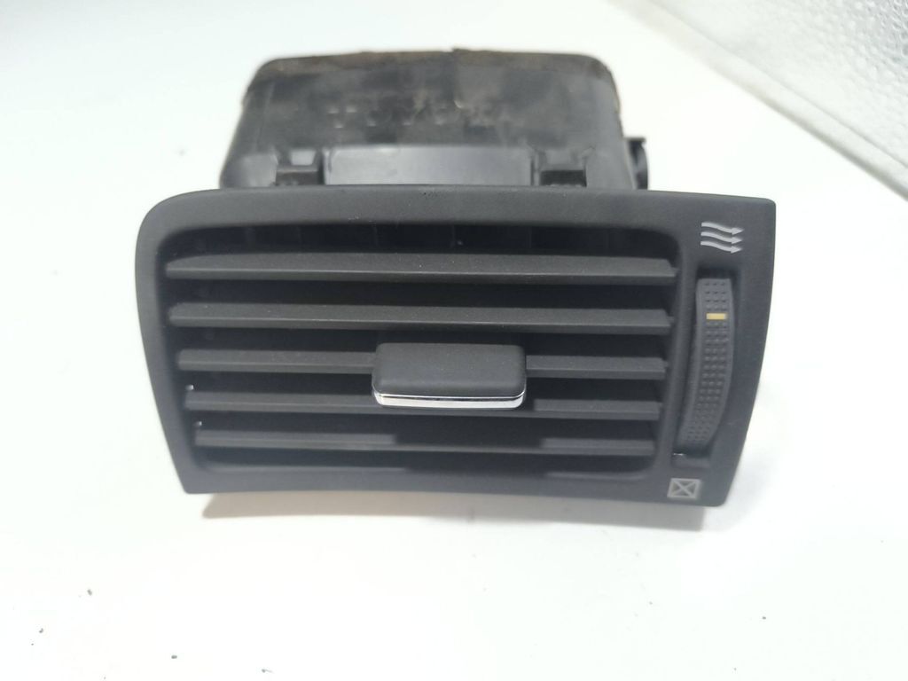 Toyota Avensis T250 2006 Front Right dashboard side air vent grill trim 