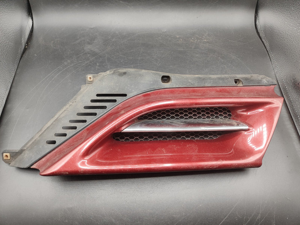 Alfa Romeo 166 2.4JTD 110kW 2003 Front Left Bumper Upper Grill 156016558 RED