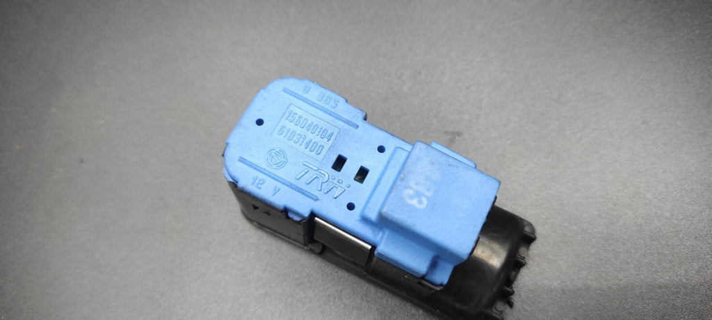 Alfa Romeo GT 1.9JTD 2005 Center Console Fuel Tank / ASR Switch 156040104