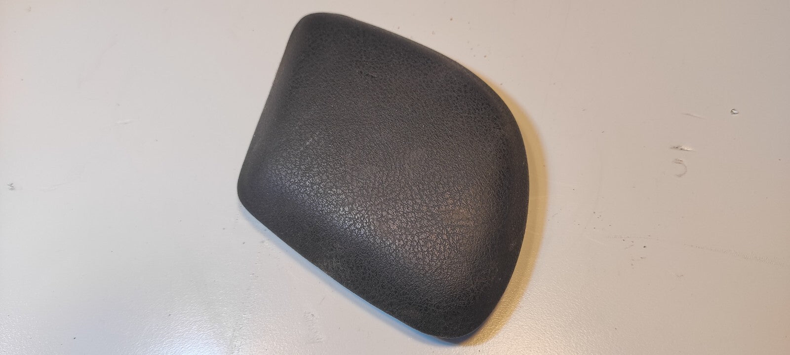 Alfa Romeo GT 1.9JTD 110kW 2004 Front Right Center Console Leather Trim