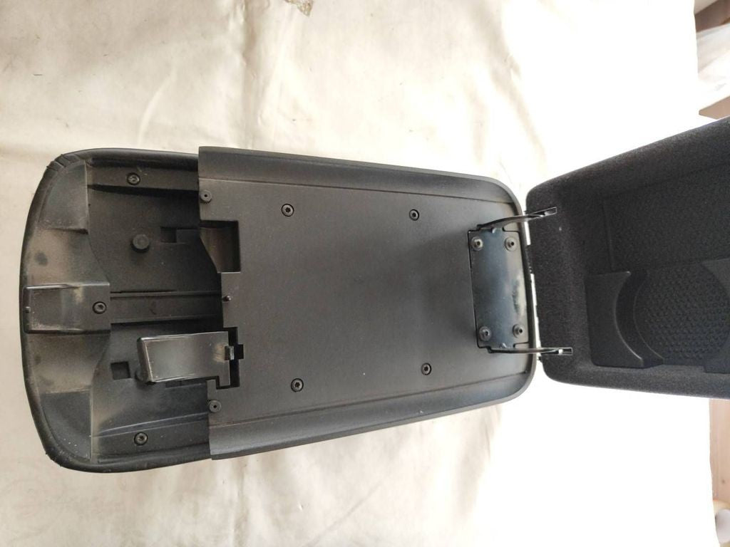 Peugeot 607 2001 Center Console Armrest 1843522016 