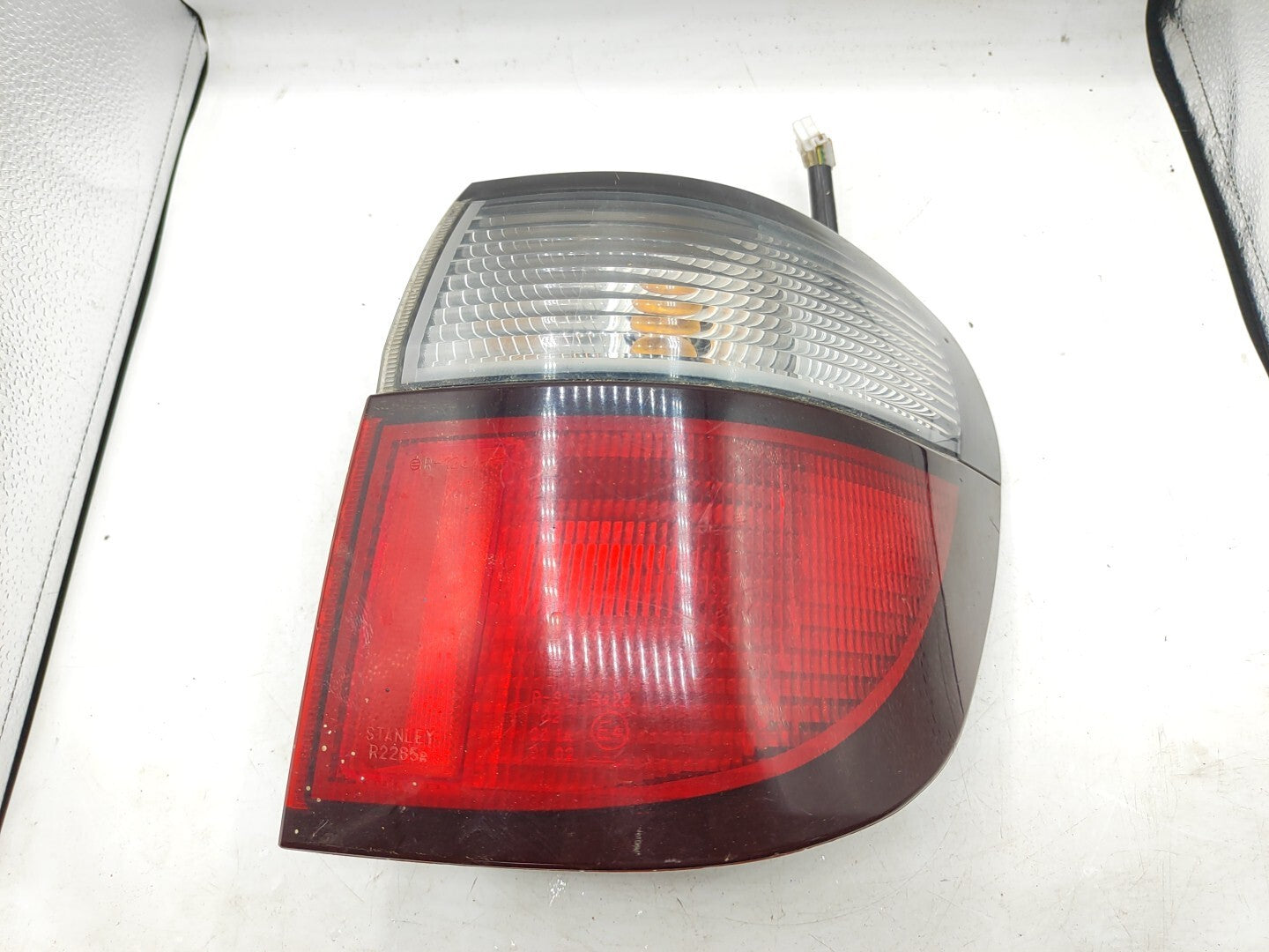 Mazda 626 Caravan 2001 LHD Rear Right Side Taillight Lamp Light R2265R
