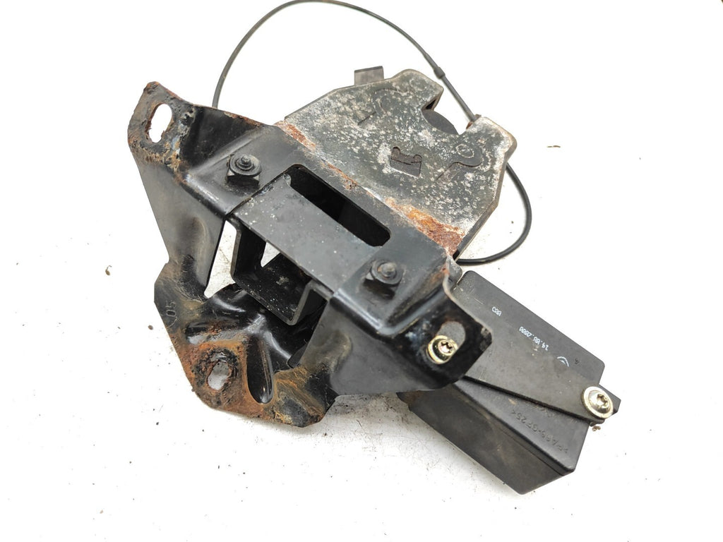 BMW 5 SERIES E39 530D 142kW Diesel 2001 Rear Tailgate Lock 8232520